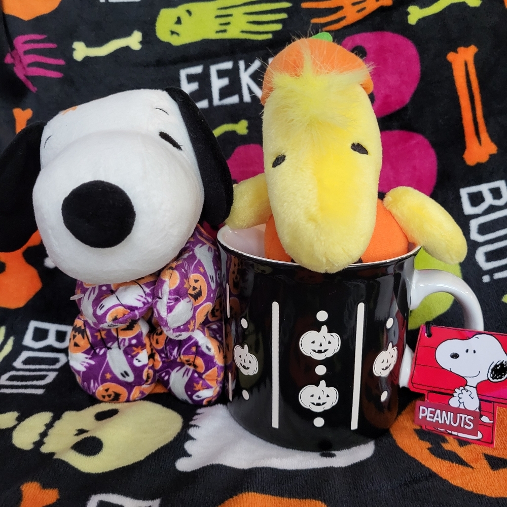 1) NWT Snoopy PEANUTS Halloween Pumpkin Mug, Snoopy & Woodstock Plush.Never Used